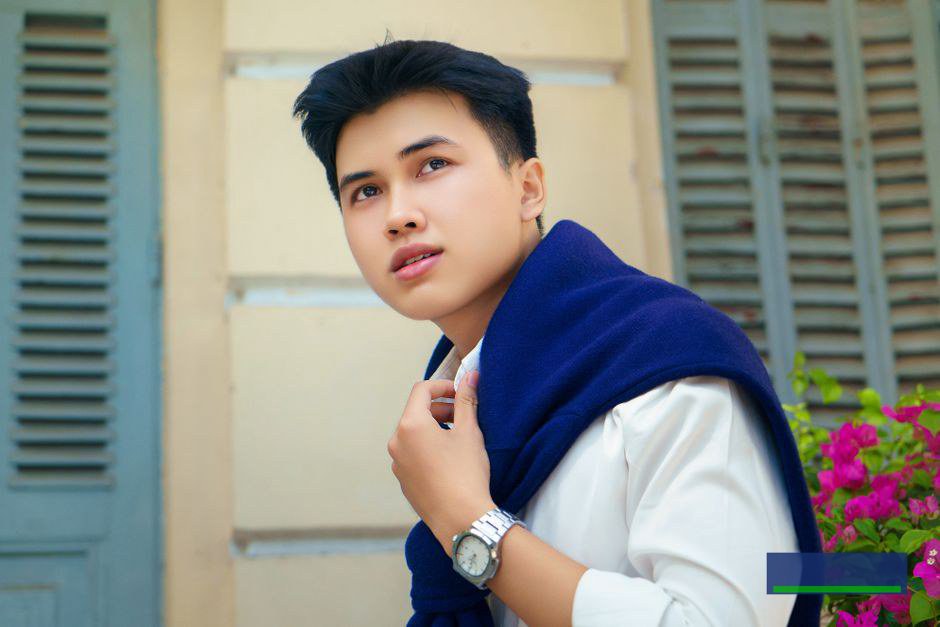 Áo thun nam mặc đi làm đẹp: Gợi ý phối đồ smart casual gọn gàng cho dân văn phòng