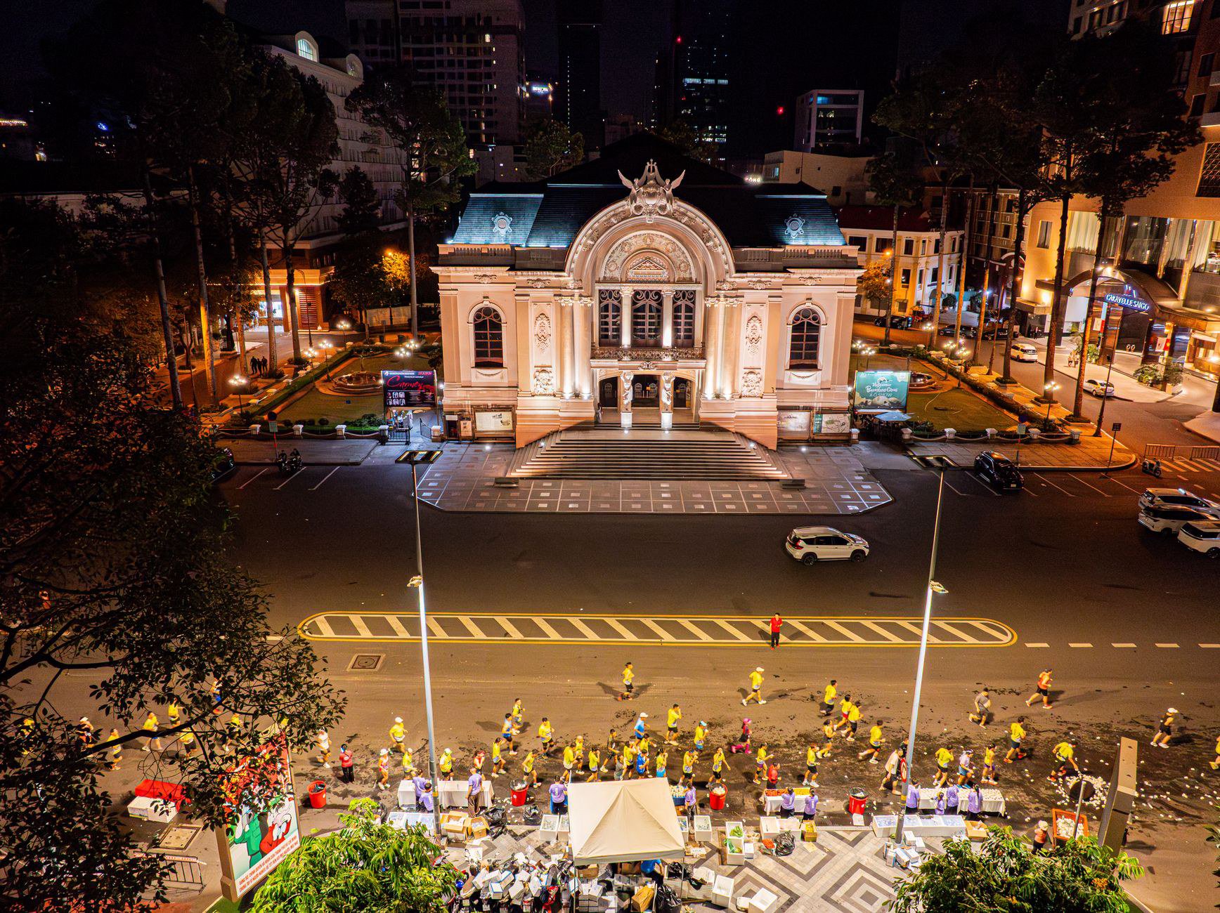 Đặt may đồng phục hồ chí minh số lượng lớn cho chuỗi cửa hàng
